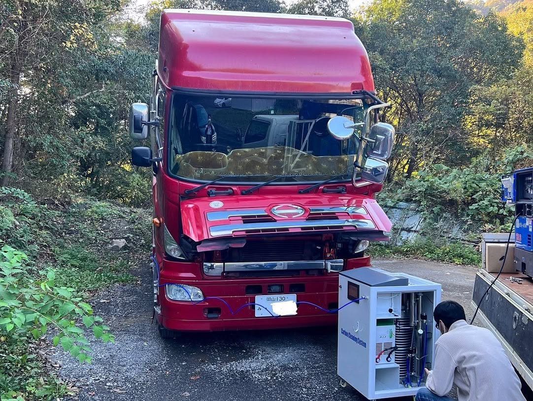 大型トラック(日野・出張施工) 水素ガスエンジンカーボンクリーニング 施工中(出張施工)|有限会社ケースタイル 旭川