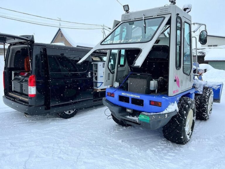 ロータリー除雪車 水素ガスエンジンカーボンクリーニング 施工中（出張施工）｜有限会社ケースタイル 旭川