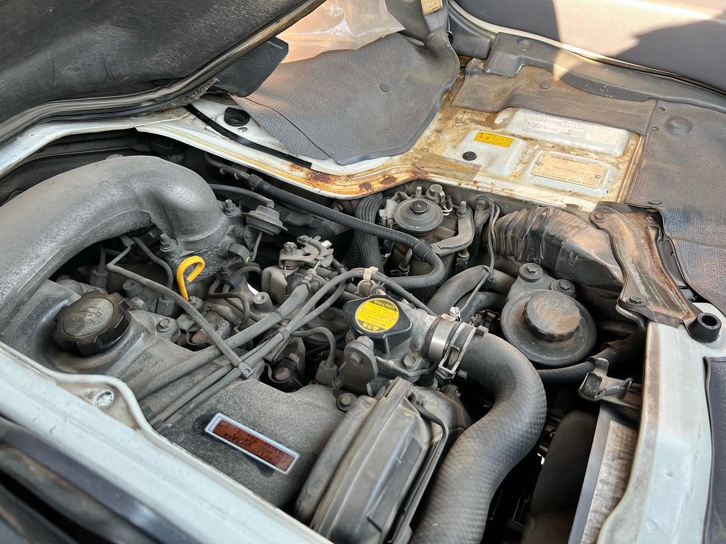 トヨタ ハイエース100系(走行25万km超) 水素ガスエンジンカーボンクリーニング 施工中(出張施工)|有限会社ケースタイル 旭川