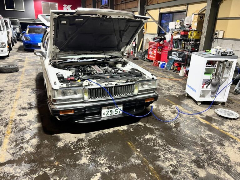 日産 セドリックワゴン（Y30） 水素ガスエンジンカーボンクリーニング 施工中（旭川市の当店で施工）｜有限会社ケースタイル 旭川