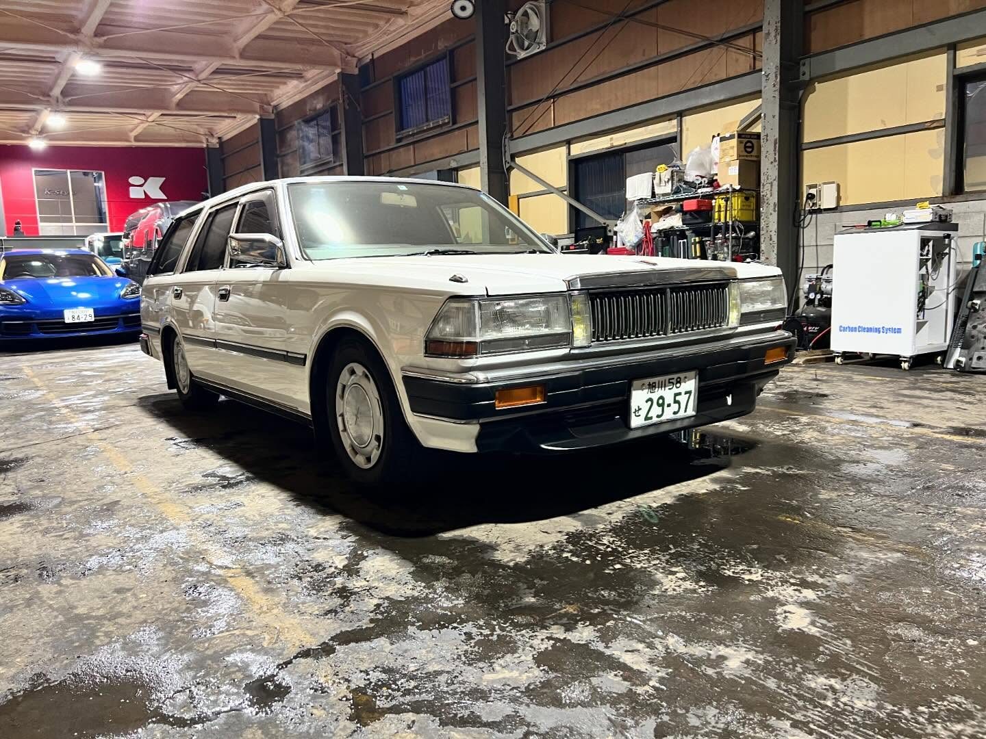 日産 セドリックワゴン(Y30) 水素ガスエンジンカーボンクリーニング 施工中(旭川市の当店で施工)|有限会社ケースタイル 旭川
