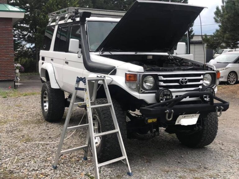 トヨタ ランドクルーザー70 水素ガスエンジンカーボンクリーニング 施工中（出張施工）｜有限会社ケースタイル 旭川