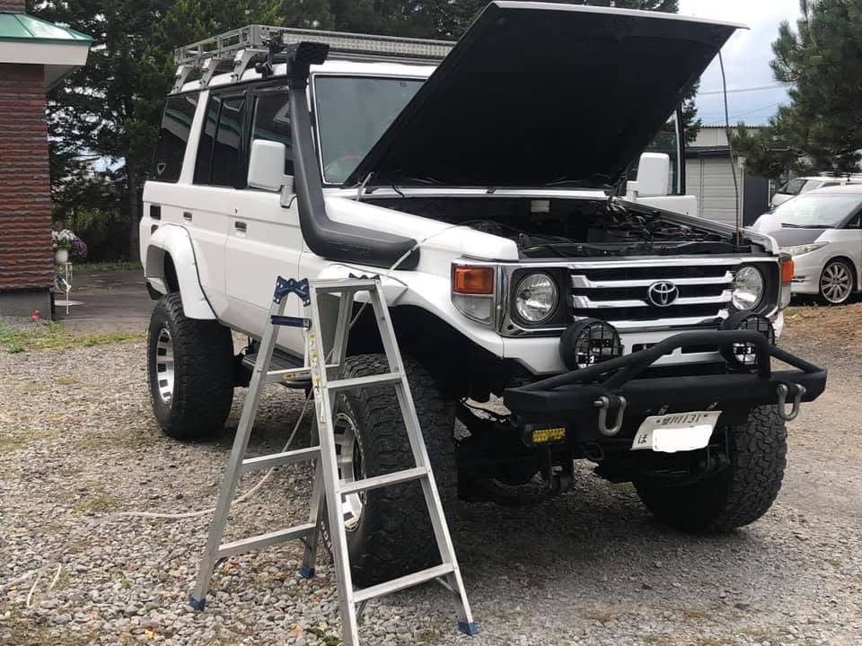 トヨタ ランドクルーザー70 水素ガスエンジンカーボンクリーニング 施工中（出張施工）｜有限会社ケースタイル 旭川