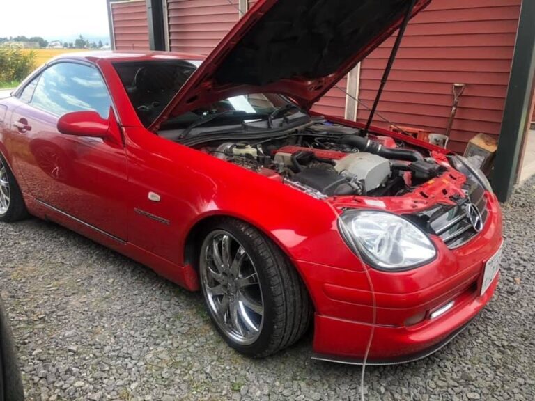 メルセデス・ベンツ SLK 水素ガスエンジンカーボンクリーニング 施工中（出張施工）｜有限会社ケースタイル 旭川