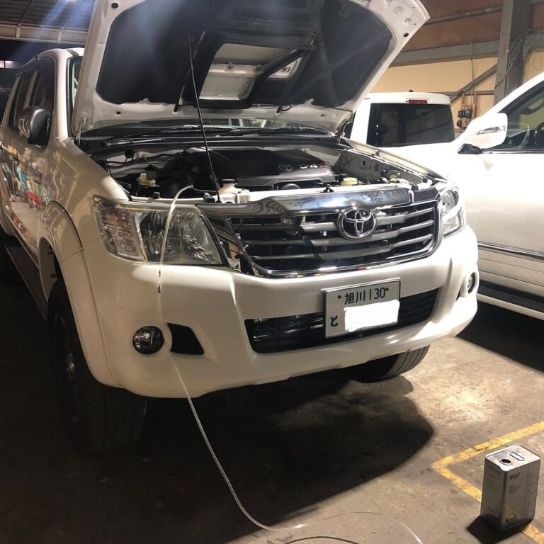 トヨタ ハイラックス（ディーゼル） 水素ガスエンジンカーボンクリーニング 施工中（出張施工）｜有限会社ケースタイル 旭川