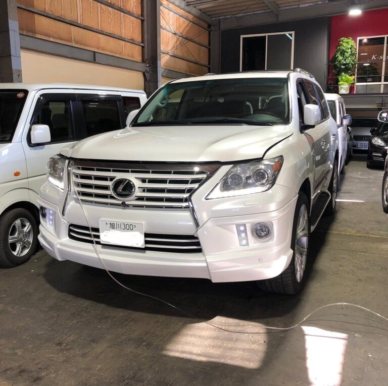 レクサス LX570 水素ガスエンジンカーボンクリーニング 施工中（旭川市の当店で施工）｜有限会社ケースタイル 旭川