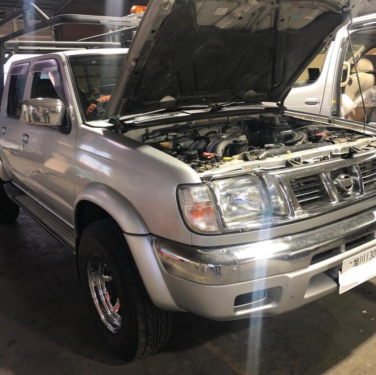 日産 ダットサントラック（D22） 水素ガスエンジンカーボンクリーニング 施工中（工場内で施工）｜有限会社ケースタイル 旭川