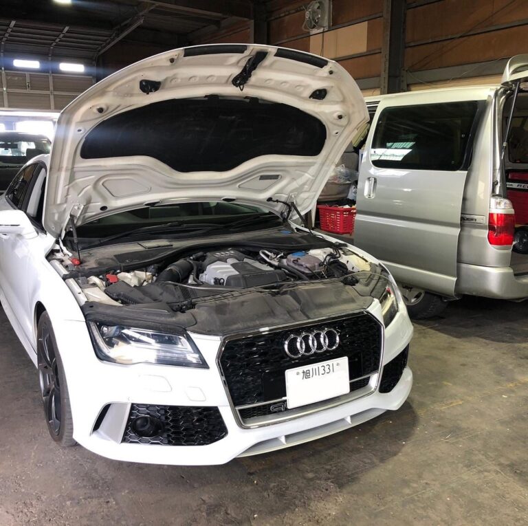 アウディ RS7 水素ガスエンジンカーボンクリーニング 施工中（旭川市の当店で施工）｜有限会社ケースタイル 旭川