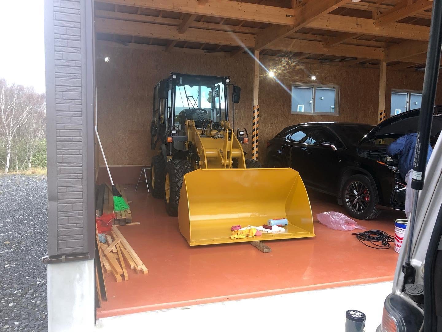 コマツ ホイールローダー（事業者様車庫） 水素ガスエンジンカーボンクリーニング 施工中（工場内で施工）｜有限会社ケースタイル 旭川