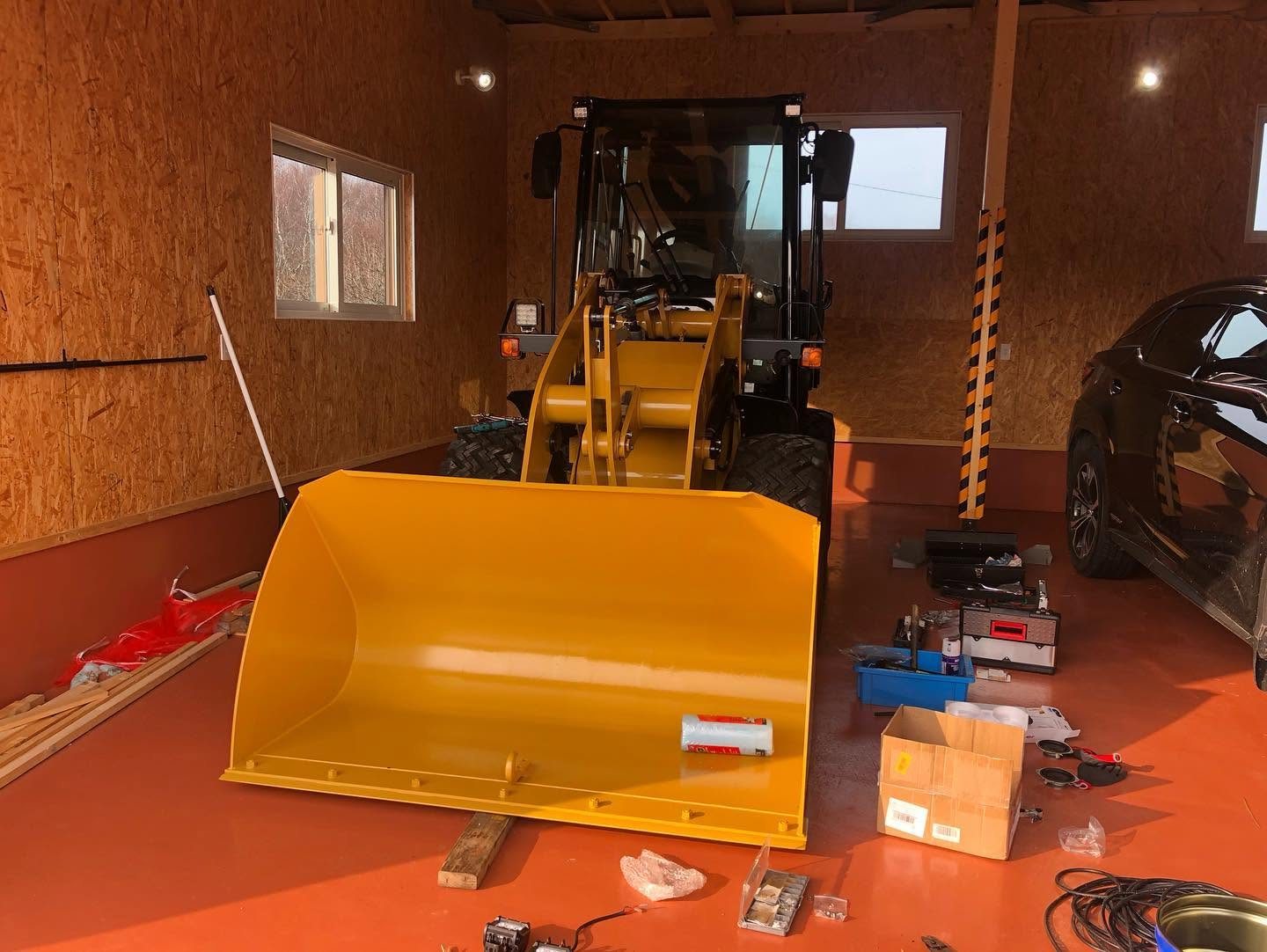 コマツ ホイールローダー（事業者様車庫） 水素ガスエンジンカーボンクリーニング 施工中（工場内で施工）｜有限会社ケースタイル 旭川