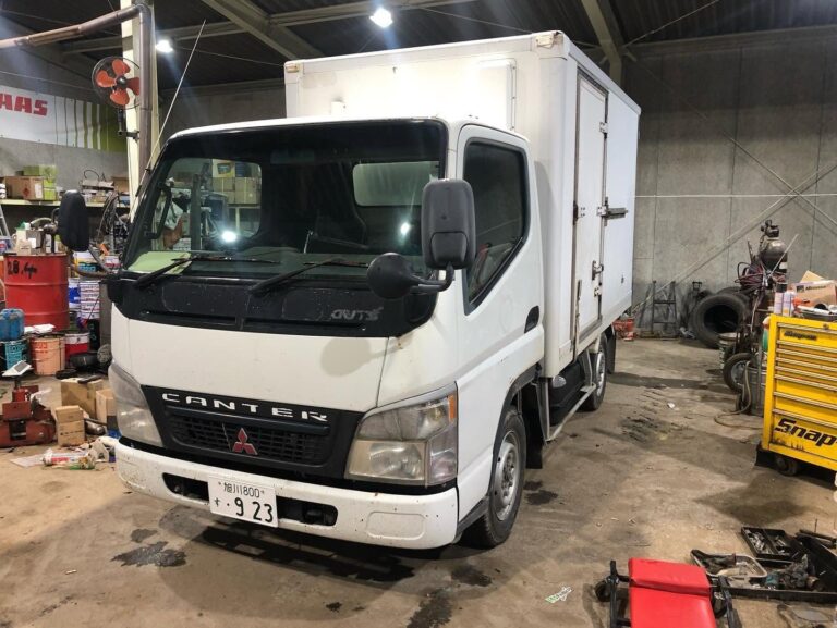 三菱ふそう キャンター（箱車） 水素ガスエンジンカーボンクリーニング 施工中（出張施工）｜有限会社ケースタイル 旭川