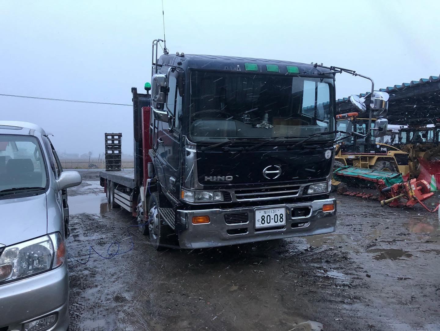 日野 プロフィア 積載車 水素ガスエンジンカーボンクリーニング 施工中（出張施工）｜有限会社ケースタイル 旭川