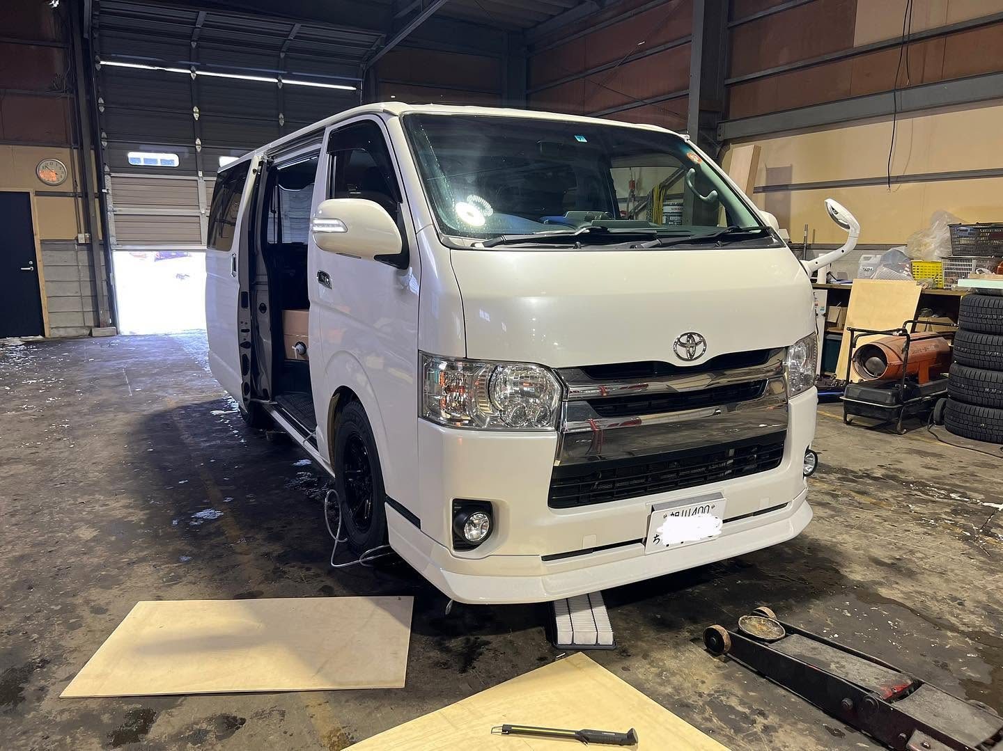 トヨタ ハイエース（当店施工） 水素ガスエンジンカーボンクリーニング 施工中（旭川市の当店で施工）｜有限会社ケースタイル 旭川