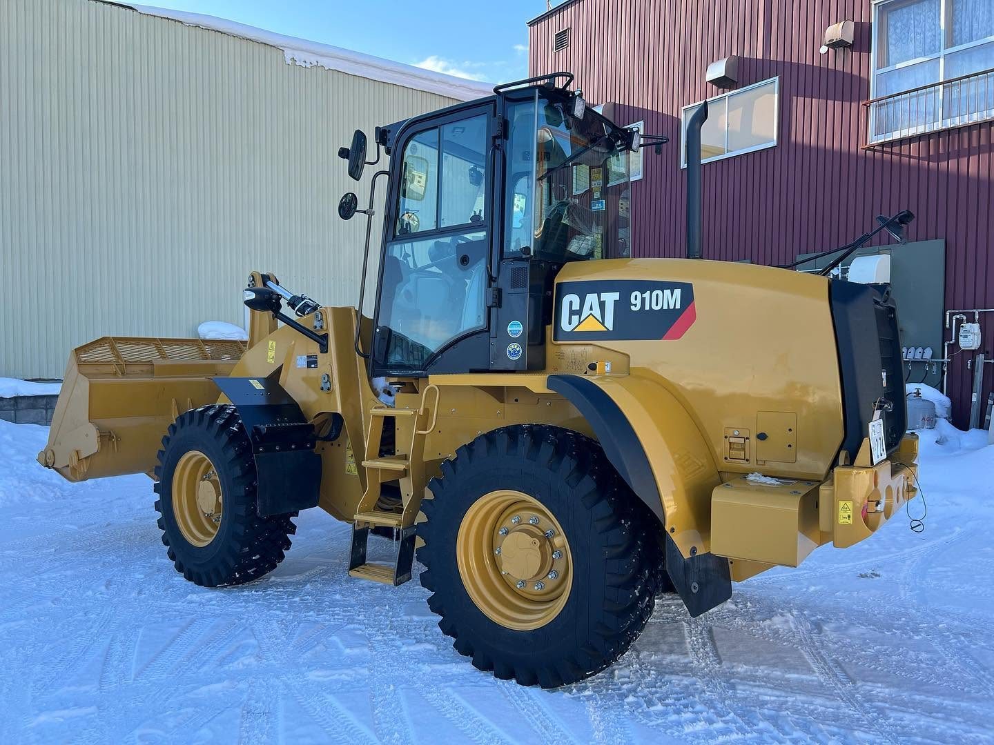 CAT 910M ホイールローダー 水素ガスエンジンカーボンクリーニング 施工中（出張施工）｜有限会社ケースタイル 旭川