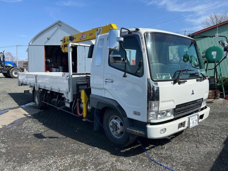三菱ふそう ファイター クレーン付き（白） 水素ガスエンジンカーボンクリーニング 施工中（出張施工）｜有限会社ケースタイル 旭川