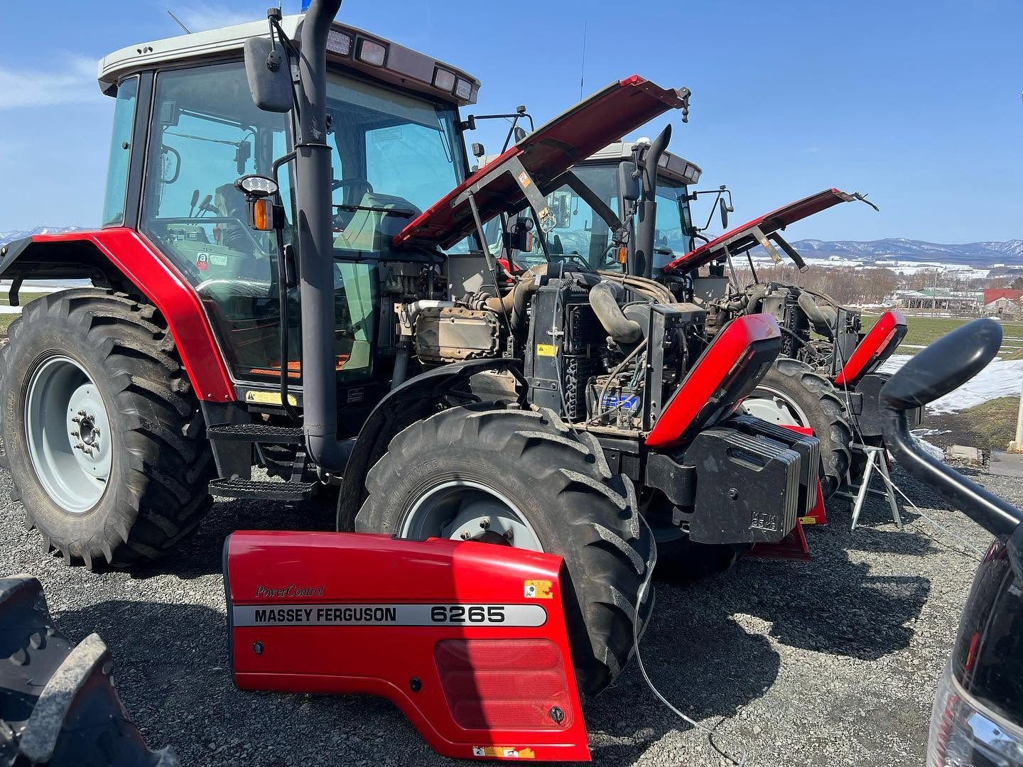 マッセイファーガソン トラクター(複数台) 水素ガスエンジンカーボンクリーニング 施工中(出張施工)|有限会社ケースタイル 旭川