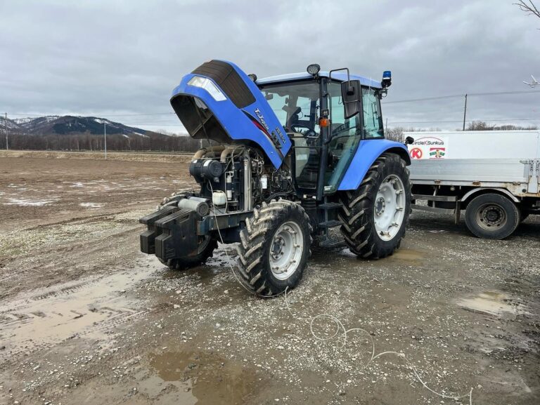 ニューホランド トラクター（青） 水素ガスエンジンカーボンクリーニング 施工中（出張施工）｜有限会社ケースタイル 旭川