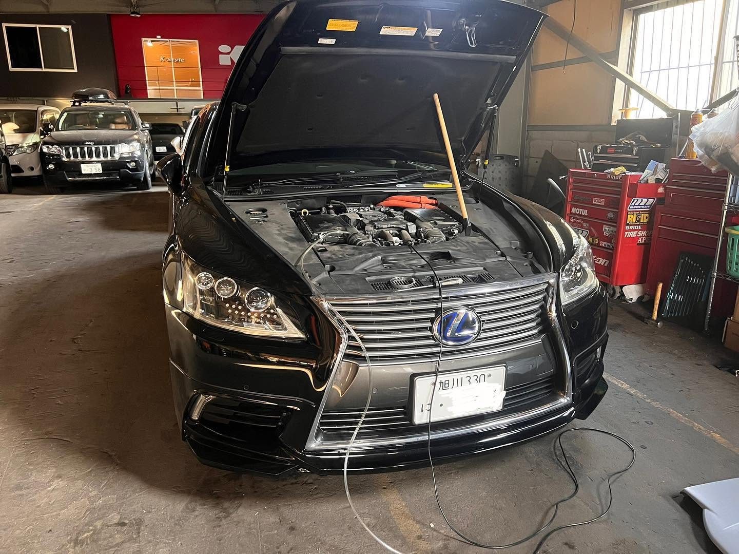 レクサス LS600h 水素ガスエンジンカーボンクリーニング 施工中(旭川市の当店で施工)|有限会社ケースタイル 旭川