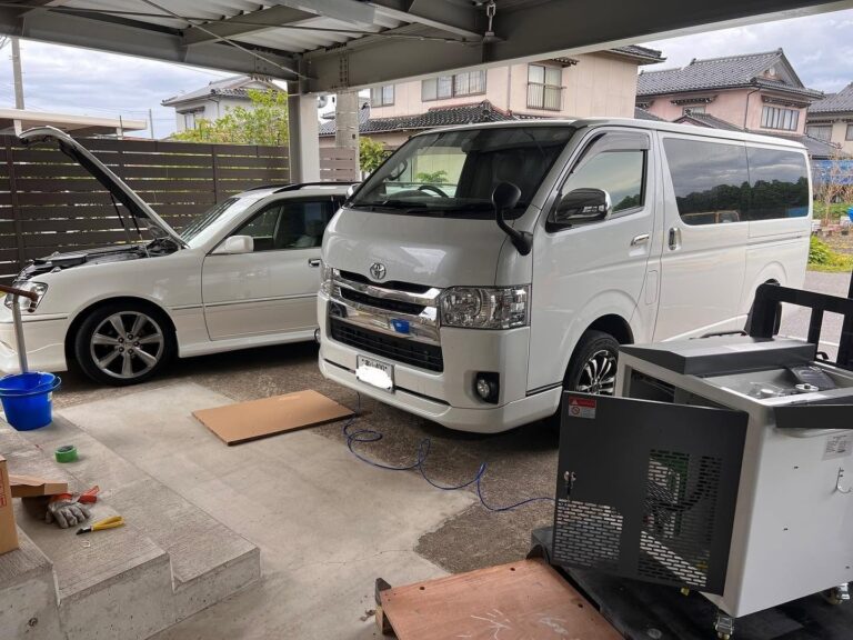 トヨタ ハイエース（出張施工） 水素ガスエンジンカーボンクリーニング 施工中（出張施工）｜有限会社ケースタイル 旭川