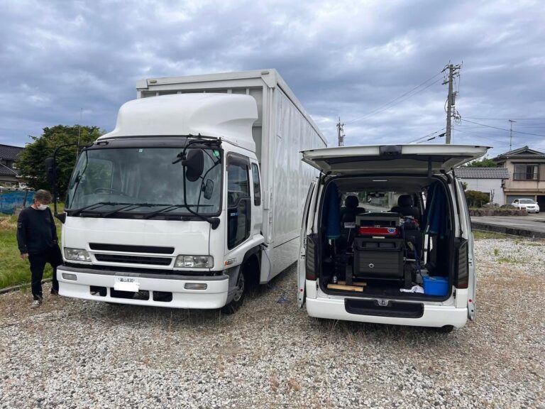 三菱ふそう ファイター 箱車（白） 水素ガスエンジンカーボンクリーニング 施工中（出張施工）｜有限会社ケースタイル 旭川