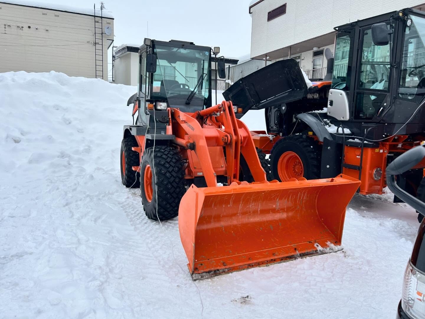 日立 ホイールローダー ZW（除雪） 水素ガスエンジンカーボンクリーニング 施工中（出張施工）｜有限会社ケースタイル 旭川