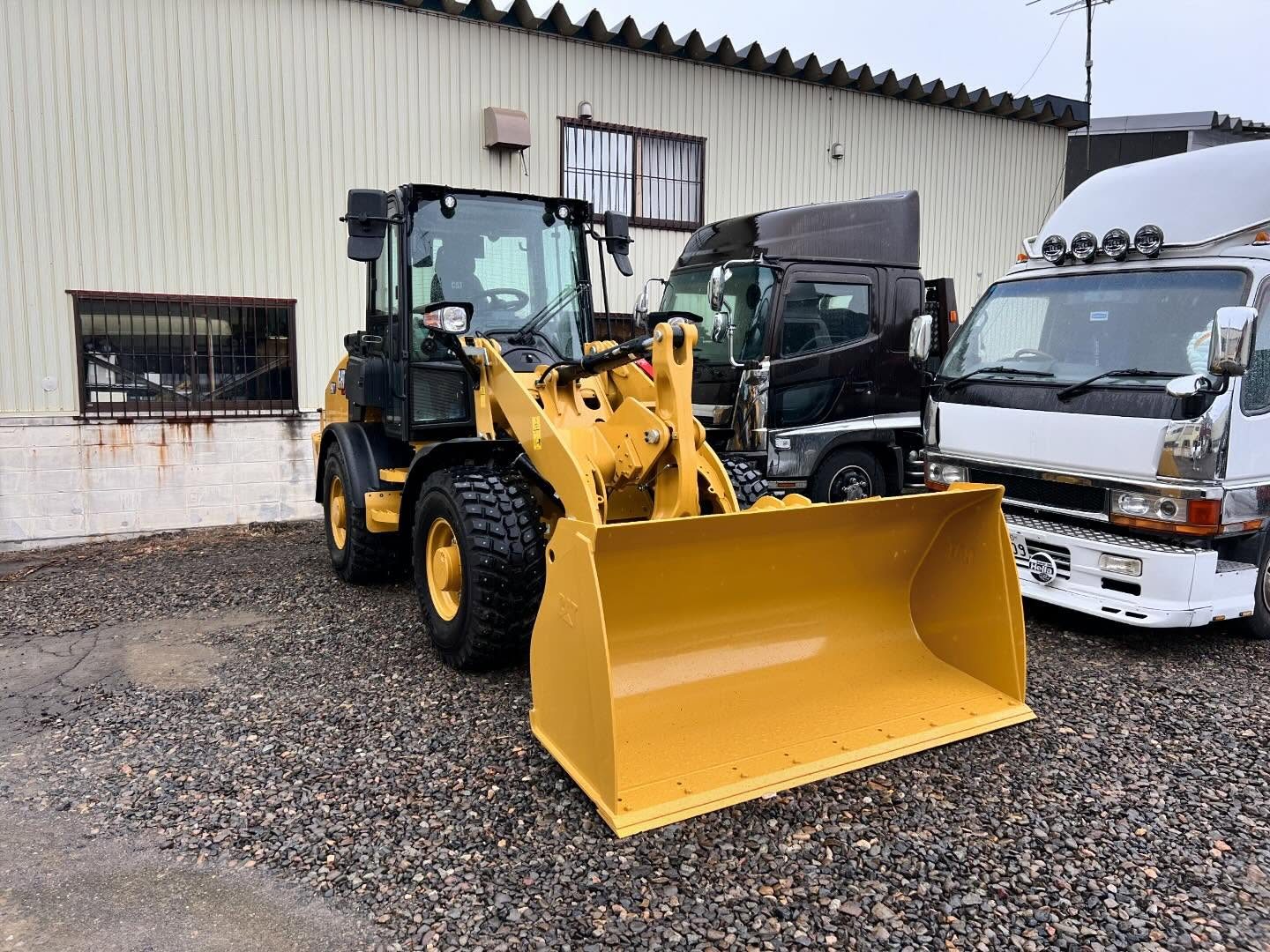 CAT 906 ホイールローダー 水素ガスエンジンカーボンクリーニング 施工中（出張施工）｜有限会社ケースタイル 旭川
