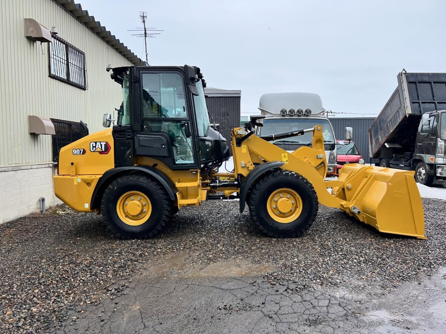 CAT 906 ホイールローダー 水素ガスエンジンカーボンクリーニング 施工中（出張施工）｜有限会社ケースタイル 旭川