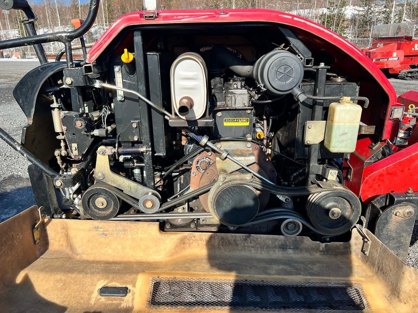 シバウラ 自走式草刈機 SH1750 水素ガスエンジンカーボンクリーニング 施工中(出張施工)|有限会社ケースタイル 旭川
