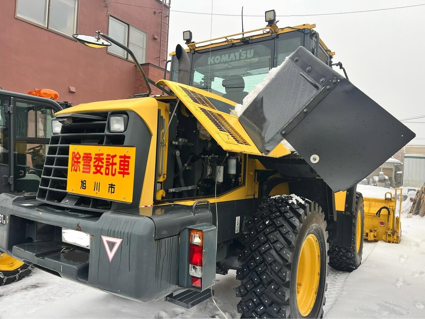 コマツ ホイールローダー（除雪委託車） 水素ガスエンジンカーボンクリーニング 施工中（出張施工）｜有限会社ケースタイル 旭川