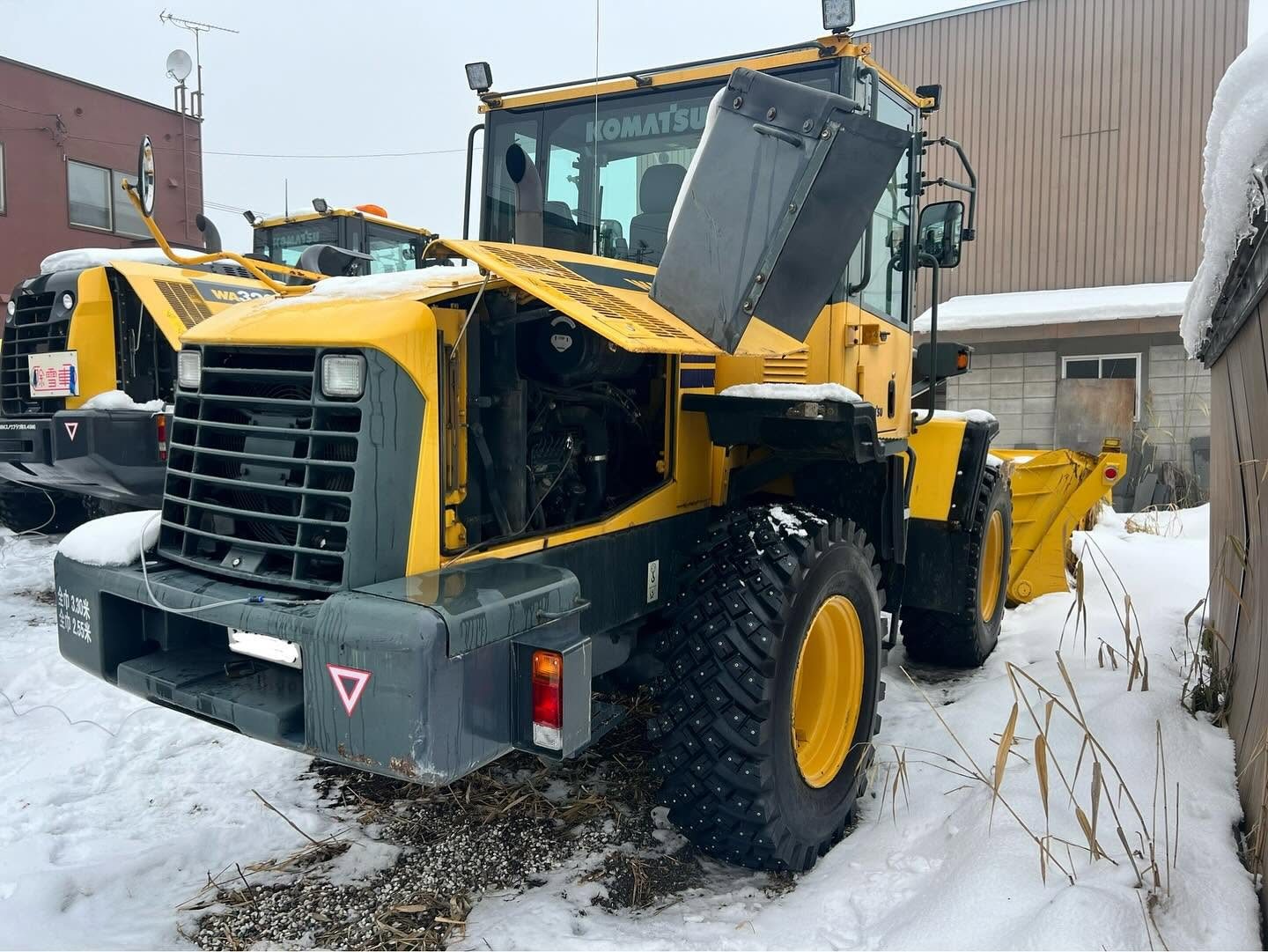 コマツ ホイールローダー（除雪委託車） 水素ガスエンジンカーボンクリーニング 施工中（出張施工）｜有限会社ケースタイル 旭川
