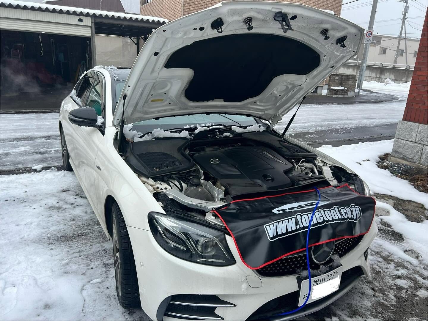 メルセデス・ベンツ Eクラス（W213） 水素ガスエンジンカーボンクリーニング 施工中（出張施工）｜有限会社ケースタイル 旭川